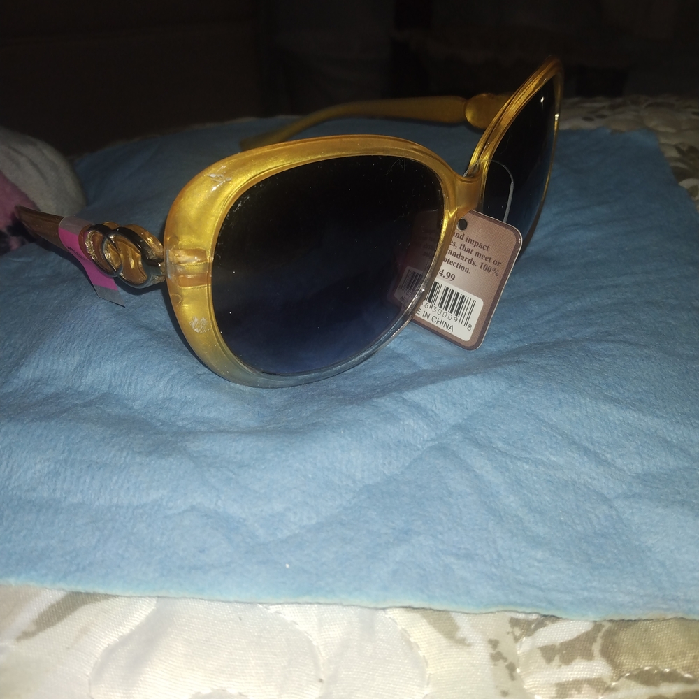 Stylish Gold Sunglasses